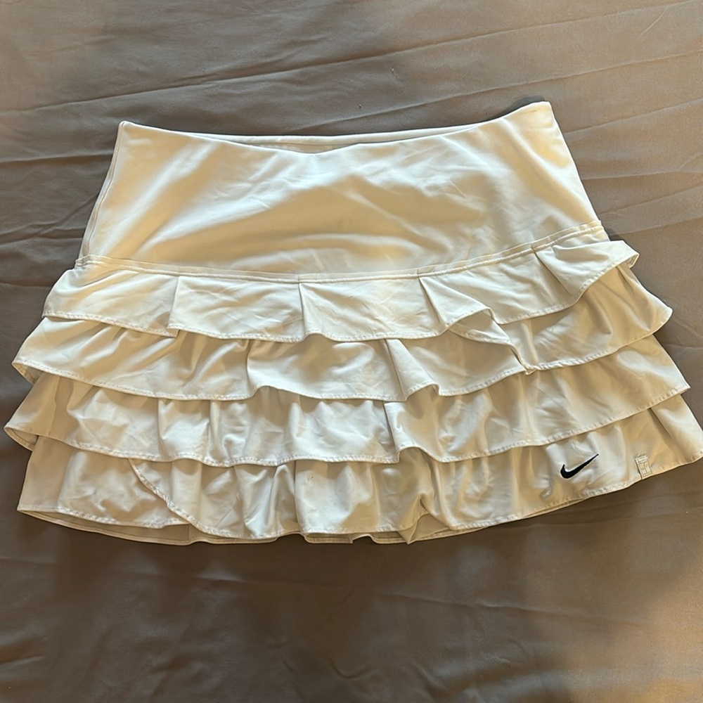 NIKE MEDIUM TENNIS SKIRT!